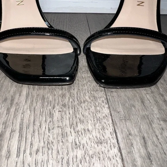 Stuart Weitzman Nudistcurve Black Patent Heels - Picture 2 of 8